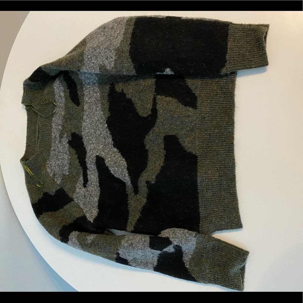 Aqua women’s camo crew neck